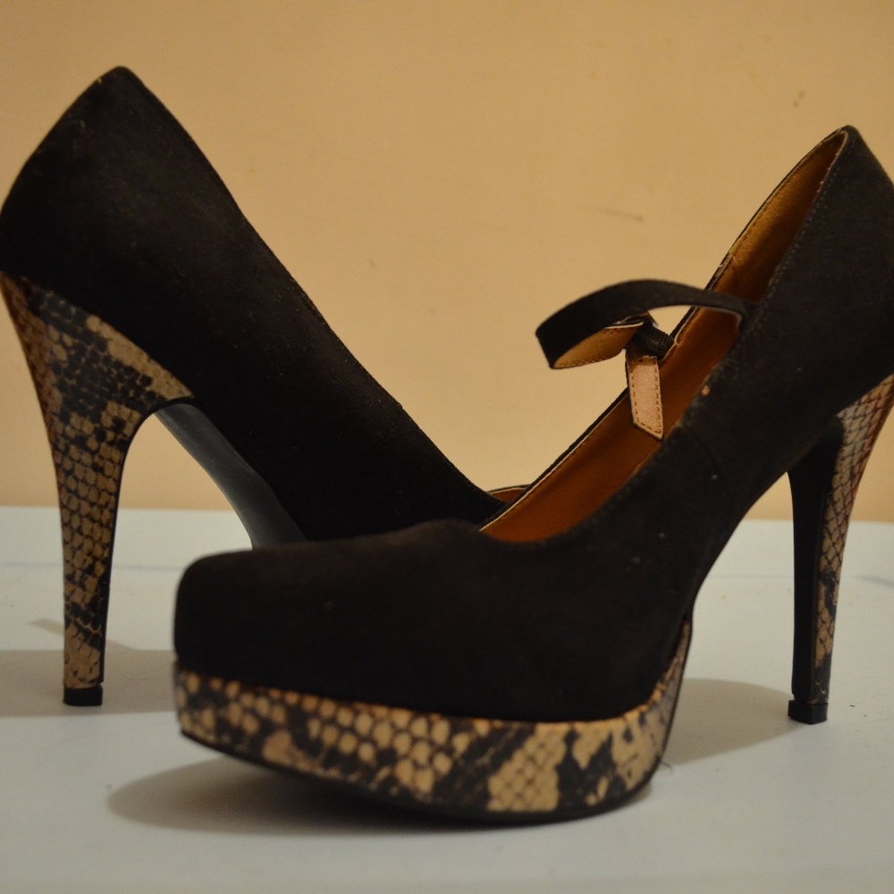 Black Maryjane Heels With Snake Trim